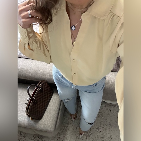 New๐ฉท Soft Button-Front Blouse ๐ค - Picture 6 of 8